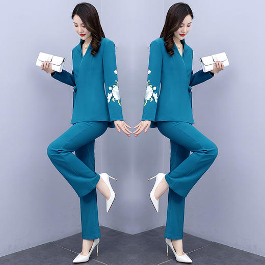 2022年春秋新款中式刺绣收腰显瘦复古两件套气质时尚高定 HRYZ7751 商品图4