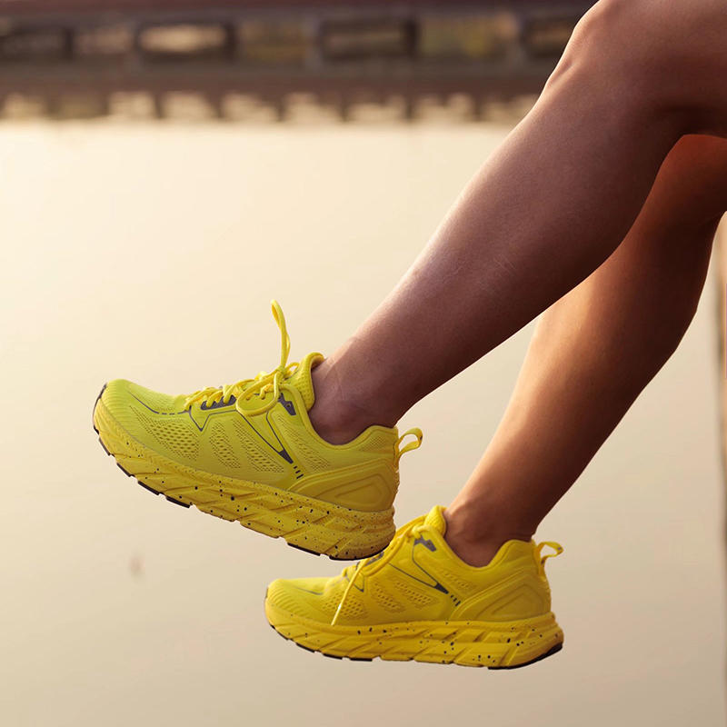 hot potato/户外特工缓震回弹透气专业马拉松网面r11慢跑鞋