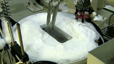 汽车工业探究丨在欧洲工厂，感受一下顶级跑车发动机是如何铸造的