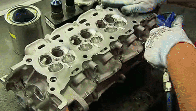 汽车工业探究丨在欧洲工厂，感受一下顶级跑车发动机是如何铸造的