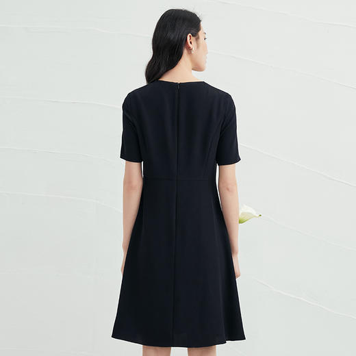 EITIE爱特爱夏季新款通勤短袖显瘦一字领黑色a字连衣裙B2207918 商品图4