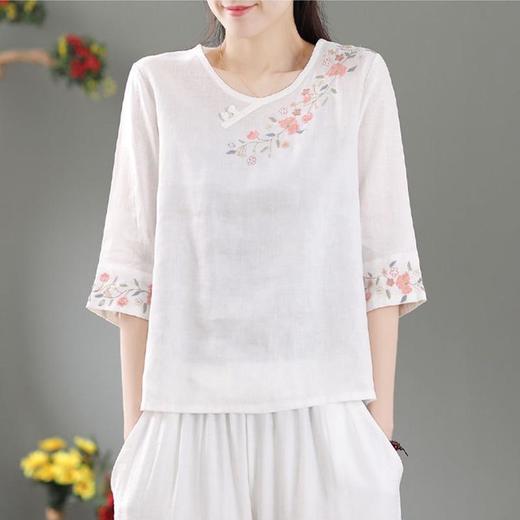 XY-BS9235 2022夏季新款复古盘扣棉麻中袖V领T恤衫宽松大码文艺刺绣亚麻上衣 商品图1