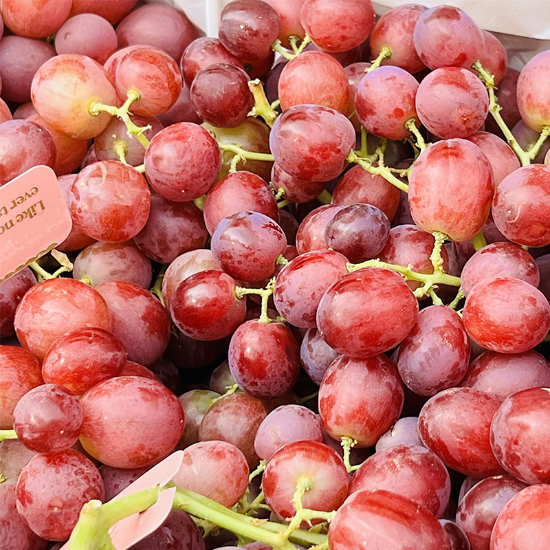 哇,打开盖子香气扑鼻,粉红娇艳小葡萄,轻咬一口一股浓浓的桂花香