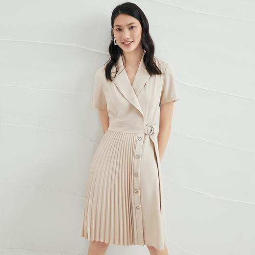 EITIE爱特爱春季新款显瘦a字通勤百搭时尚百褶收腰西装连衣裙B2207902 商品图3