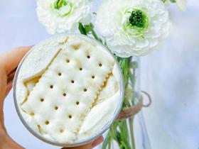 【有小只】【镇店】炸弹盒子 他是一款重乳酪蛋糕+苏打饼干 里面有牛奶奶油酸奶奶酪还有我们的神奇力量 补钙。。而且 多人亲测有效下奶。。。神奇力量哈哈哈