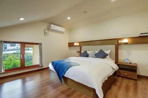 踏春采茶🍃【蒲江明月村· 呆住明月酒店】周五不加收
🎐诗情画意的乡村 现实版世外桃源！
🌳茶山竹海·松林月色 文艺质朴独院式民宿
💰288抢幽鸟琴声双床/白猿雪色大床1间1晚+采茶体验+早餐 商品图3