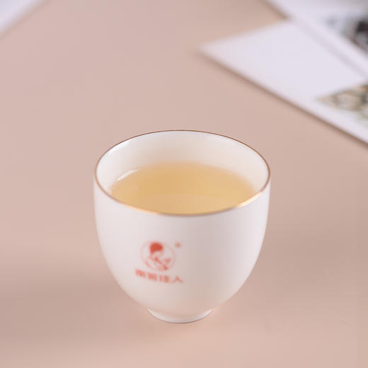 【买7送1】2022《曼松》混采春茶 357克/饼 生茶 商品图2