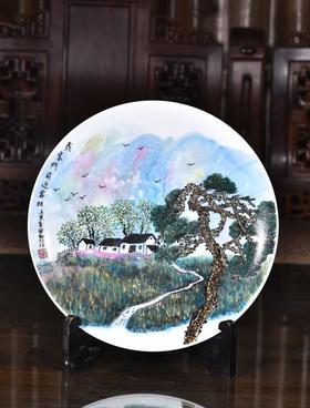 宁勤征：釉上彩绘我家门前迎客松赏盘