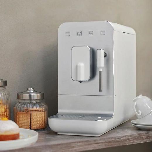 SMEG/斯麦格 全自动咖啡机BCC02 全自动打奶泡拉花磨豆研磨一体（不支持七天无理由退换）[福利品] 商品图2