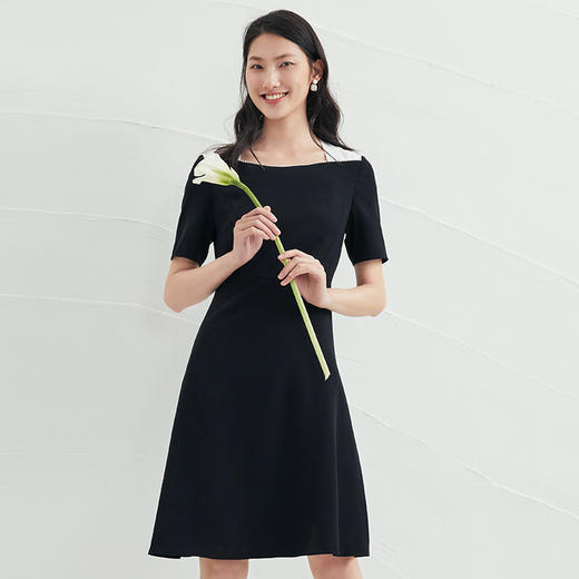 EITIE爱特爱夏季新款通勤短袖显瘦一字领黑色a字连衣裙B2207918 商品图3
