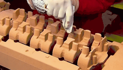 汽车工业探究丨在欧洲工厂，感受一下顶级跑车发动机是如何铸造的