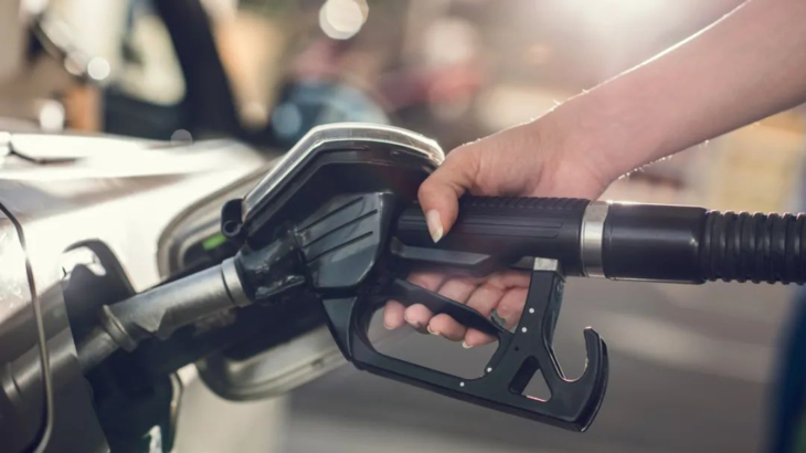 快去加油！今晚油价即将大涨，进入9元时代，你的油箱加满了吗？