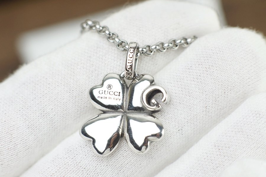 古驰gucci 四叶草g字母项链 经典g与四叶草结合成新的元素 创意特