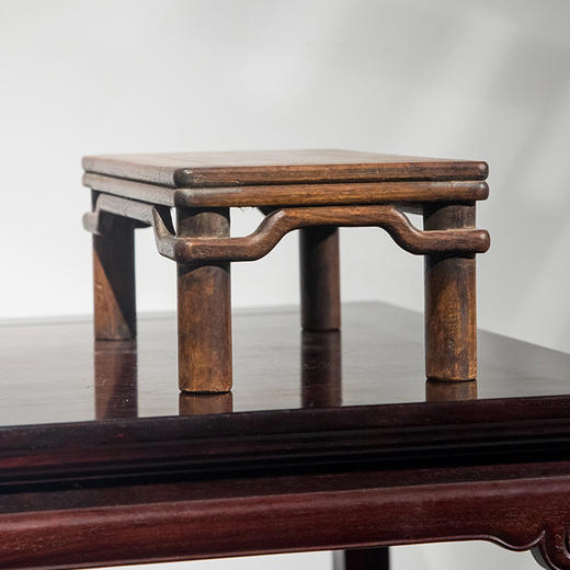 清 花梨木圆包圆罗锅枨案中案摆件 商品图3