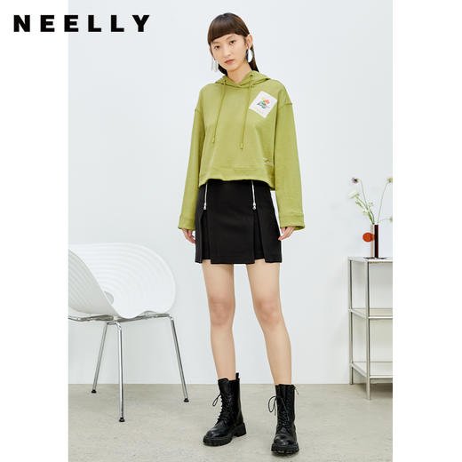 NEELLY纳俪商场同款卫衣女连帽撞色图案小众短款宽松休闲小个子潮N22022J01063 商品图2
