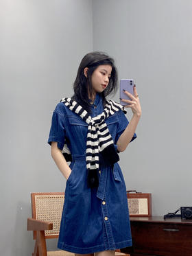 单品推荐|帅气与温柔兼具的牛仔连衣裙