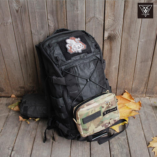 新款咆哮蟋蟀休闲通勤户外机能双肩包 战术背包 商品图4