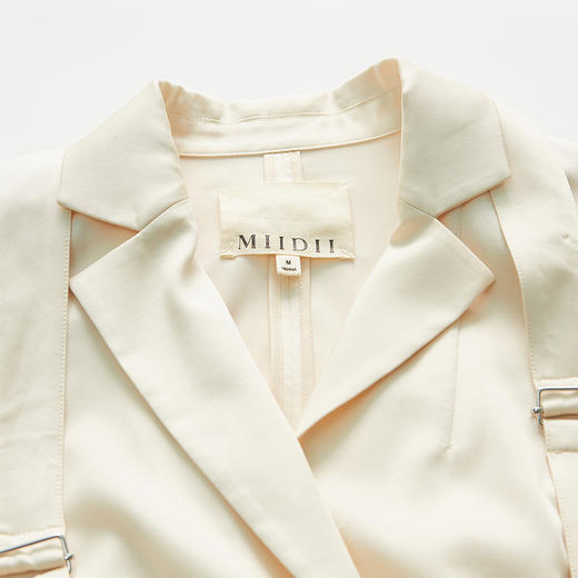 谜底2022春新款西服通勤气质帅气修身分袖西装外套女221MW0181 商品图3