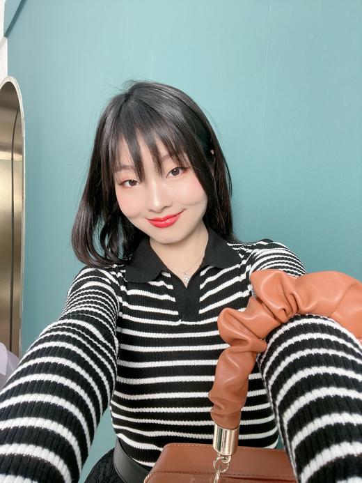 衣柜必不可少的经典条纹针织衫！yi线品牌代工厂定制 2022新款女春季薄款早春短款修shen显瘦外穿 内搭设计感V领polo领撞色 ins套头条纹衫 小清新 复古风 日韩风 通勤风 四季款单品！ 商品图2