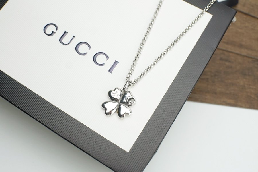 古驰gucci 四叶草g字母项链 经典g与四叶草结合成新的元素 创意特