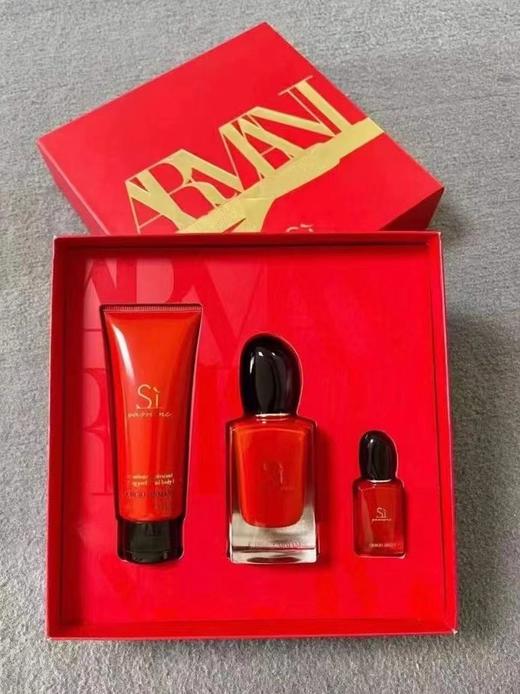 1LPY 阿玛尼挚爱三件套  身体乳75ml+红色挚爱EDP 50ml+红色挚爱7.5ml 商品图0