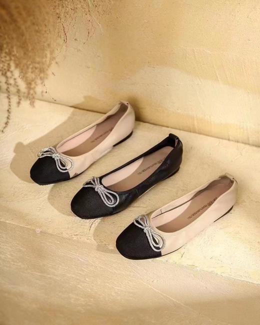 西村名物2022年春季新款水钻撞色蝴蝶结甜美平底豆豆鞋浅口粗跟温柔单鞋女T22AE17561 商品图0