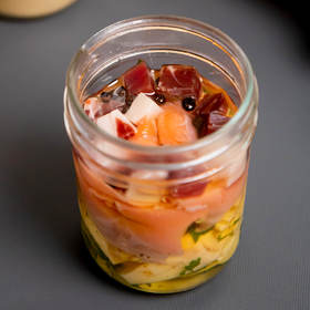 【自制美食】朝鲜蓟心，烟熏三文鱼，伊比利亚火腿丁和黑胡椒 Marinated Artichoke, Smoked Salmon, Iberrico Ham 145g