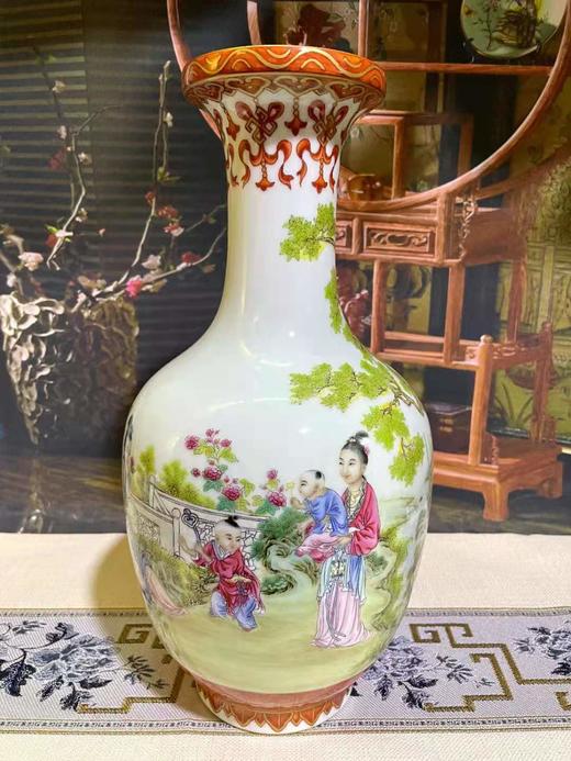 黄辉波:珐琅彩人物《荣华富贵》直腹瓶 商品图0