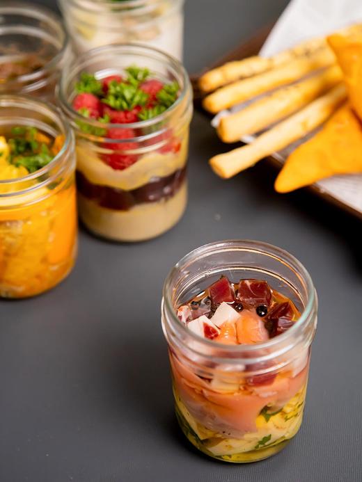 【自制美食】朝鲜蓟心，烟熏三文鱼，伊比利亚火腿丁和黑胡椒 Marinated Artichoke, Smoked Salmon, Iberrico Ham 145g 商品图1