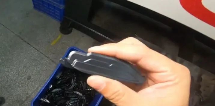 雨刷到底是如何炼成的？小威带你去工厂亲自造一对雨刷