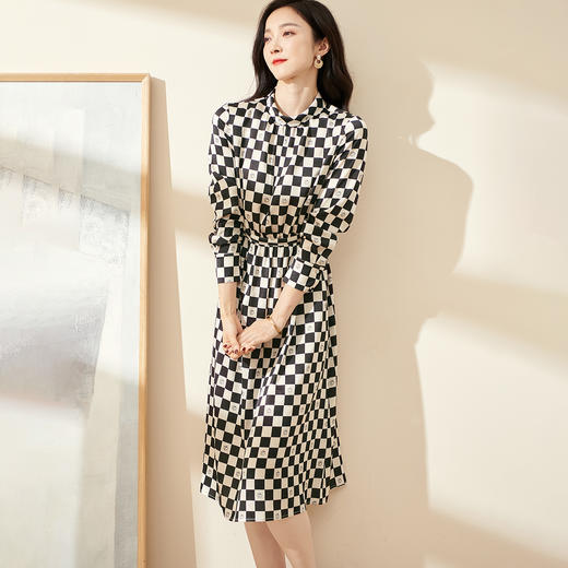 剩S/M/L 米思阳2025早秋新款时尚耐看棋盘格印花中长裙宽松舒适连衣裙0188 商品图3