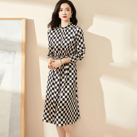 剩S/M/L 米思阳2025早秋新款时尚耐看棋盘格印花中长裙宽松舒适连衣裙0188 商品图0