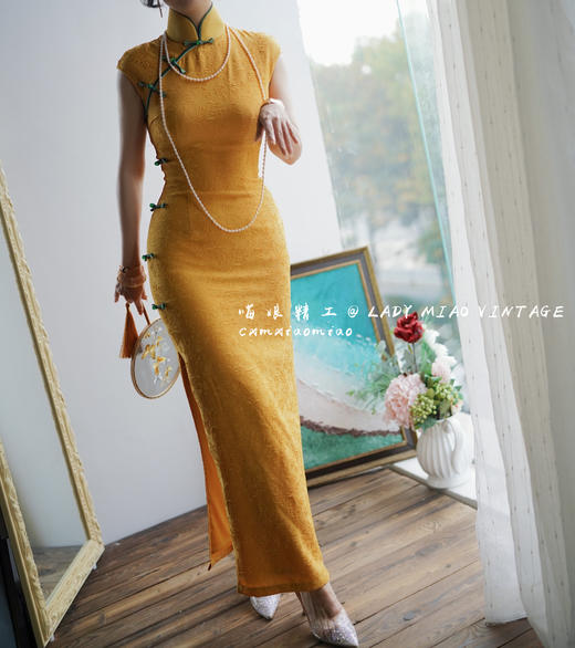 #1113【复团】喵娘精工/定制/《臻世涅槃》撞色立领侧开叉浮雕民国风黄色旗袍 商品图1