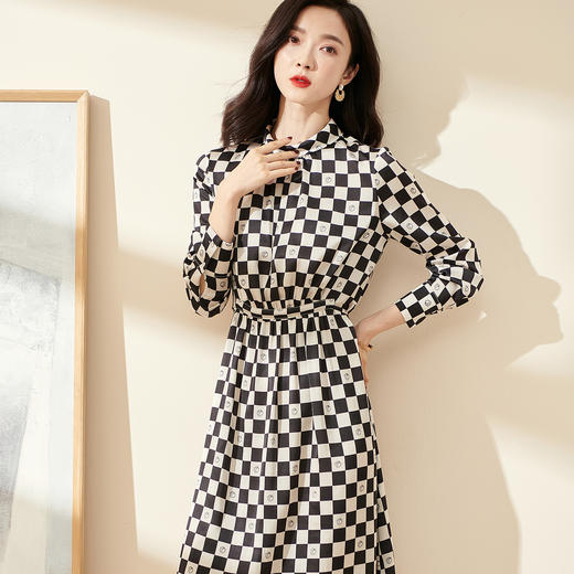 剩S/M/L 米思阳2025早秋新款时尚耐看棋盘格印花中长裙宽松舒适连衣裙0188 商品图1