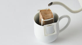 冲泡挂耳时，最容易忽略的步骤——预热咖啡杯