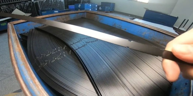 雨刷到底是如何炼成的？小威带你去工厂亲自造一对雨刷