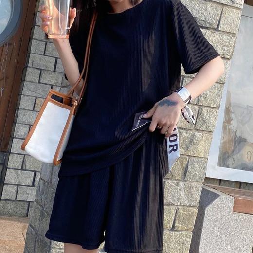 【夏季必备~】新款百搭休闲时尚冰丝凉凉休闲套装女宽松显瘦懒人居家外出短裤女短袖套装胖mm大码 商品图4