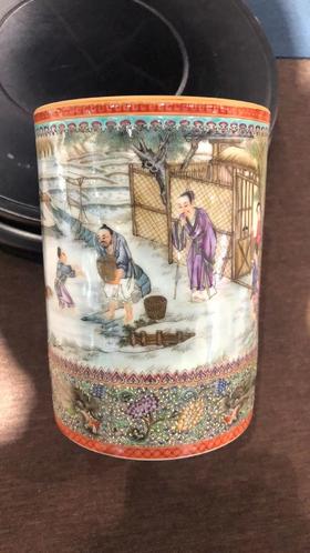 珐琅彩农耕乐笔筒