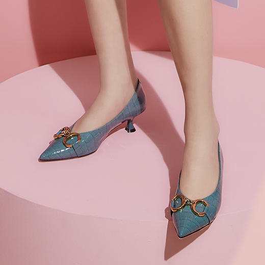 IUIU SECOND 春夏时装尖头浅口单鞋牛漆皮小跟单鞋 商品图3