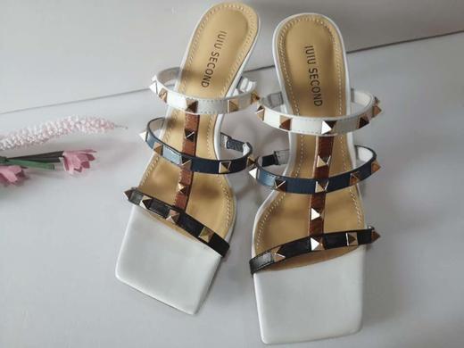 IUIU SECOND夏季气质铆钉方头柔软羊皮小跟空鞋凉鞋 商品图5