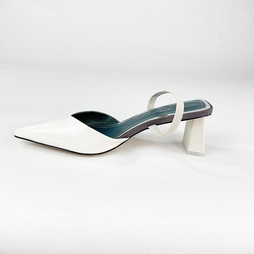 IUIU SECOND春夏时尚尖头后空凉鞋牛漆皮中跟空鞋凉鞋19991 商品图1