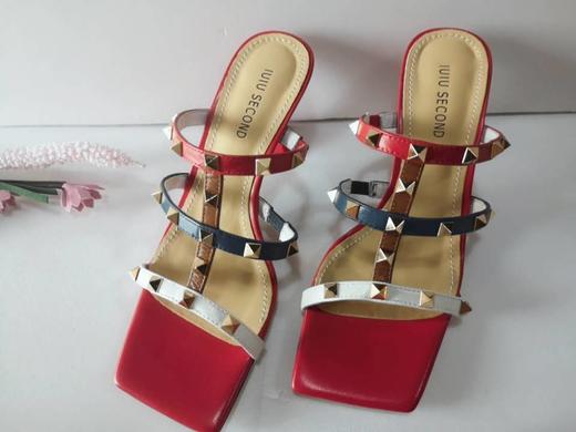 IUIU SECOND夏季气质铆钉方头柔软羊皮小跟空鞋凉鞋 商品图4