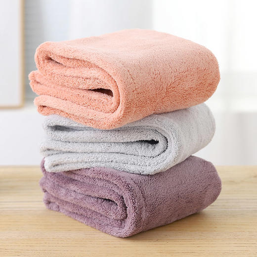 老米优品 / 软软糯糯的干发帽！《日式无印吸水速干浴帽》双层珊瑚绒材质，吸水性好，面料又厚又柔软，摸起来软fufu的，特别适合冬天用。 商品图1