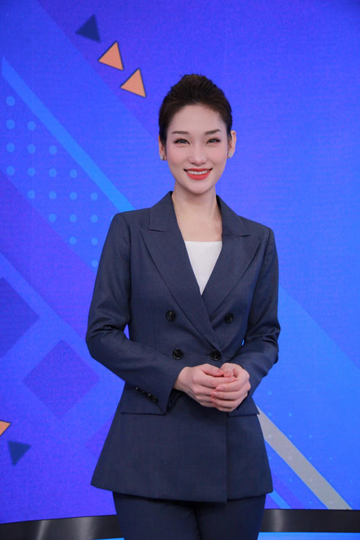 J81A2364“主持人款”干练套裤 大气女总裁 权威 领导力 高级感  颈袖添香 商品图6