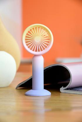 艺轩迷你渐变色系手持风扇（2色）	YS2241 6*4*15CM
