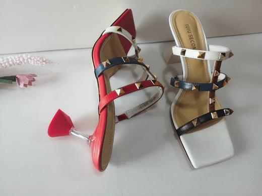 IUIU SECOND夏季气质铆钉方头柔软羊皮小跟空鞋凉鞋 商品图2