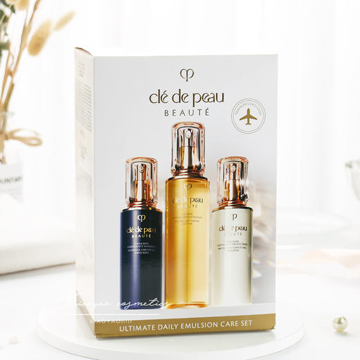 【中欧班列精选】   日本CPB肌肤之钥 新款光采钻石水乳 日夜保湿三件套【滋润水170ml+日乳125ml+夜乳125ml】HJ 商品图0