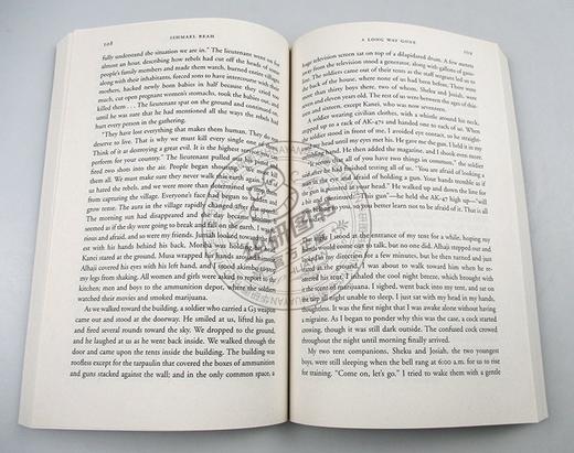 长路漫漫 英文原版 A Long Way Gone Memoirs of a Boy Soldier 一个童兵的回忆 英文版进口原版英语历史书籍 商品图2
