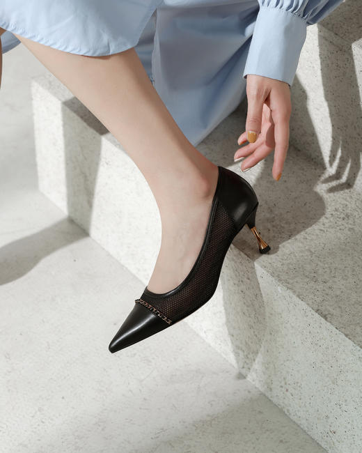 IUIU SECOND 春夏胎牛拼接网纱尖头浅口单鞋 商品图1