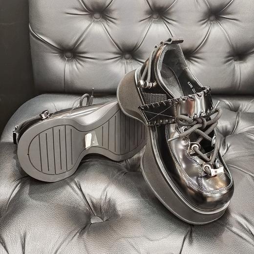 LFGJ 5246  头层牛皮青年设计师系列白色黑色镂空可拆卸绑带厚底鞋 商品图9